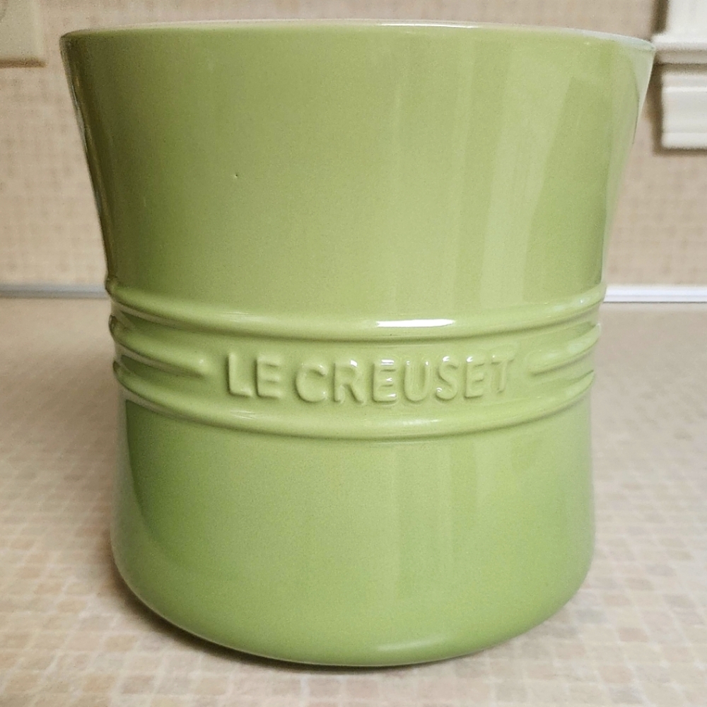 LE CREUSET STONEWARE UTENSIL CROCK JAR, 2.4L, 6.5" TALL PALM GREEN IS THE COLOR